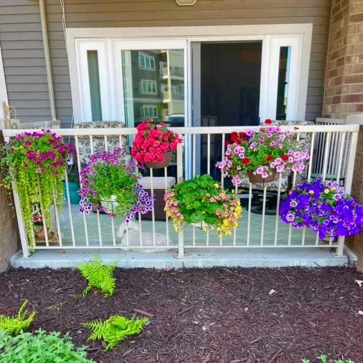 Avaleric® Floating Railing Planter - Plant Clip